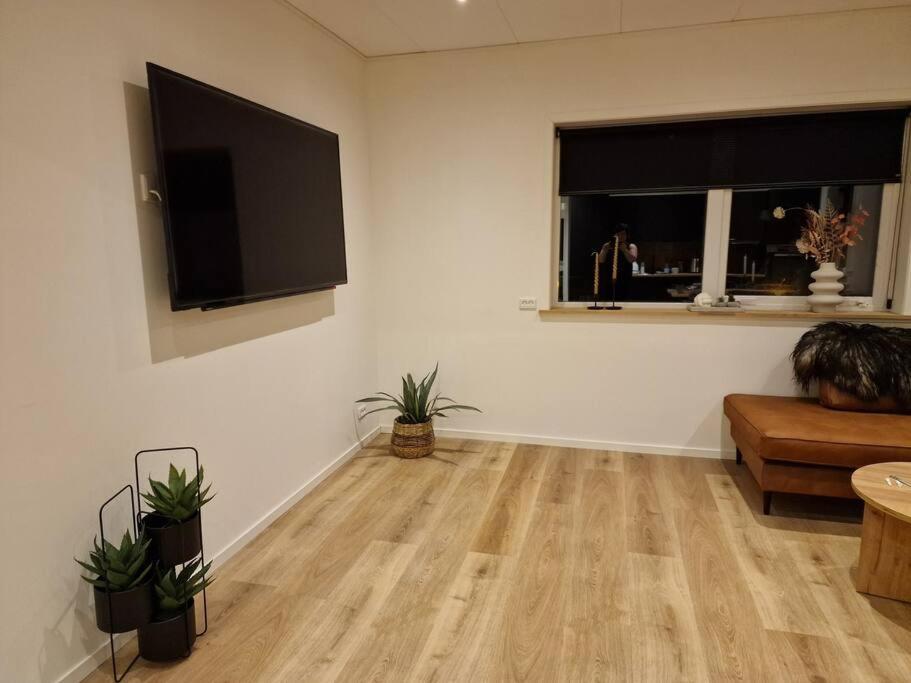 New Flat With Hot Tub - No3 Apartment Oyndarfjordur ภายนอก รูปภาพ