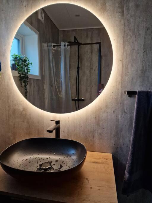 New Flat With Hot Tub - No3 Apartment Oyndarfjordur ภายนอก รูปภาพ